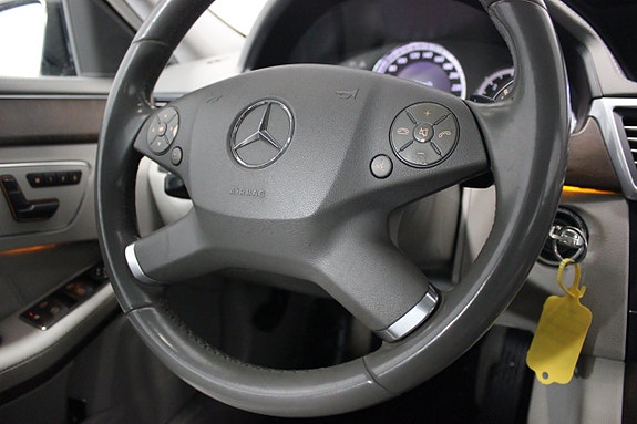 Mercedes-Benz E350 20 of 29