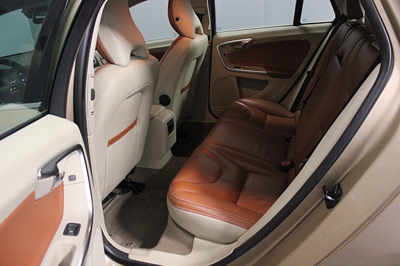 Volvo V60 11 of 22