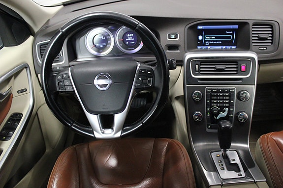 Volvo V60 14 of 22