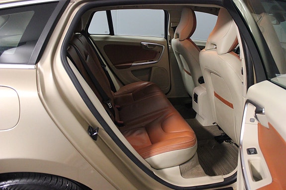 Volvo V60 12 of 22