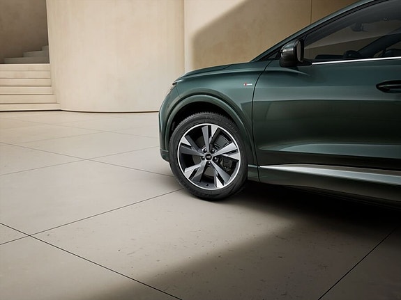 Audi Q4 e-tron 5 of 10