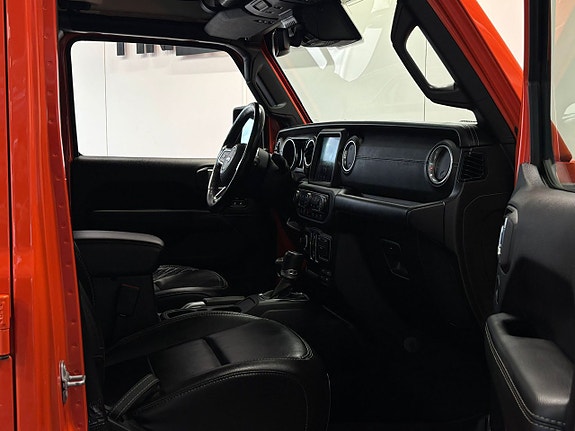 Jeep Wrangler Unlimited 28 of 30