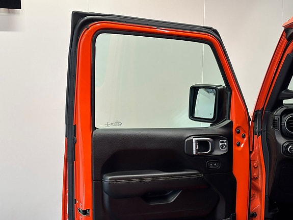 Jeep Wrangler Unlimited 14 of 30