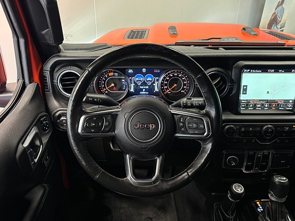 Jeep Wrangler Unlimited 18 of 30