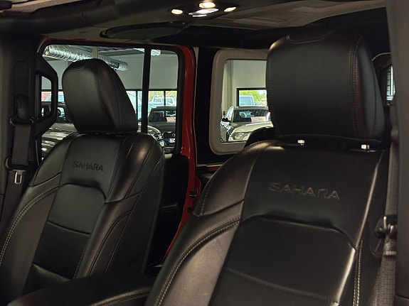 Jeep Wrangler Unlimited 16 of 30