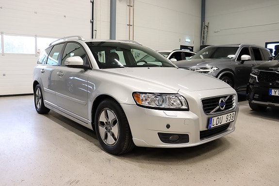 Volvo V50 2 of 5