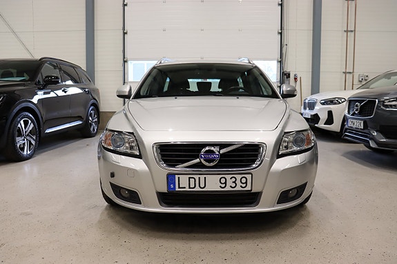 Volvo V50 3 of 5
