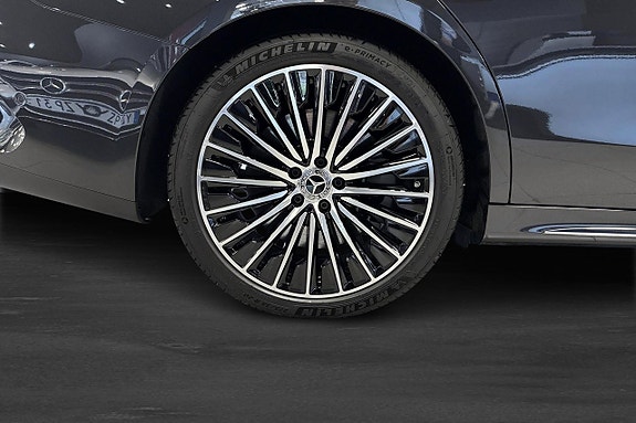 Mercedes-Benz E300 e 11 of 13