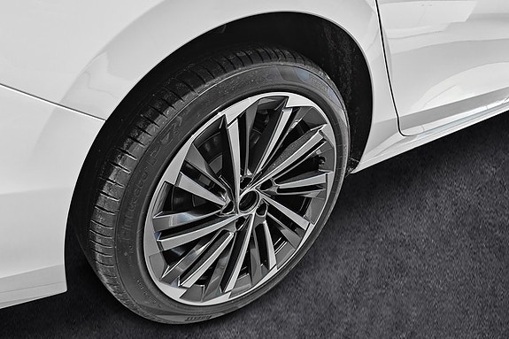 Skoda Superb 9 of 18