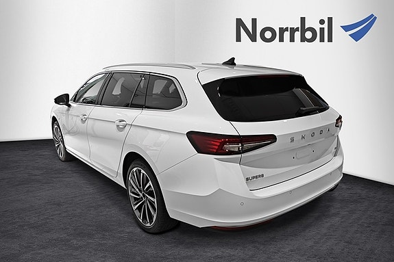 Skoda Superb 3 of 5