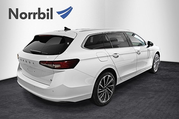 Skoda Superb 4 of 5