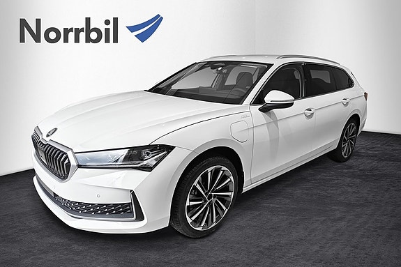 Skoda Superb 2 of 5