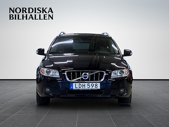 Volvo V70 2 of 5