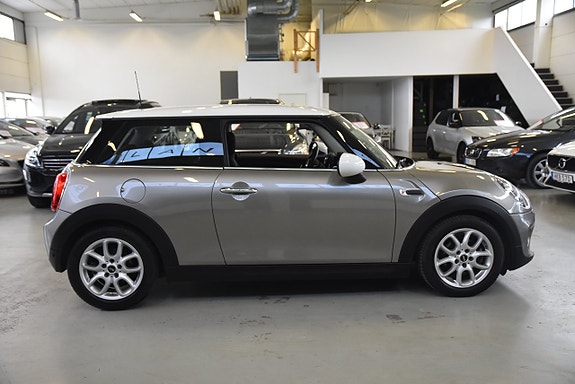 MINI Cooper 3 of 5