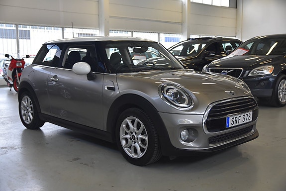 MINI Cooper 2 of 5