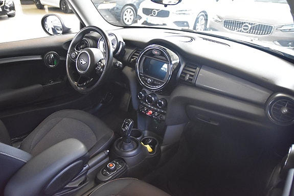 MINI Cooper 8 of 16