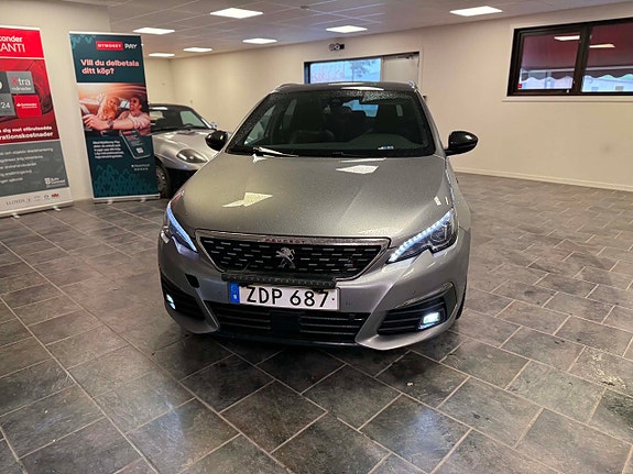 Peugeot 308 SW 2 of 5