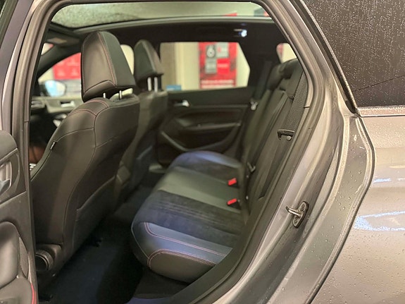 Peugeot 308 SW 15 of 17