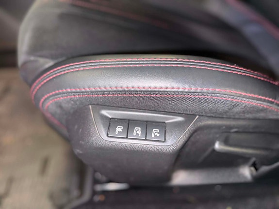 Peugeot 308 SW 14 of 17