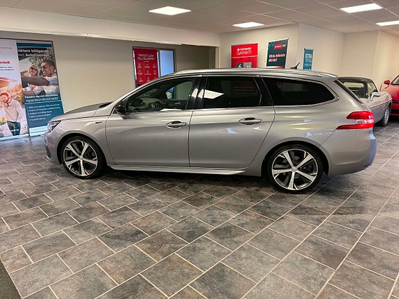 Peugeot 308 SW 8 of 17