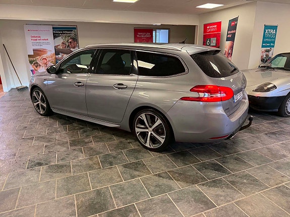 Peugeot 308 SW 9 of 17