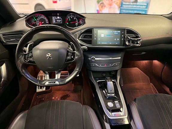 Peugeot 308 SW 11 of 17
