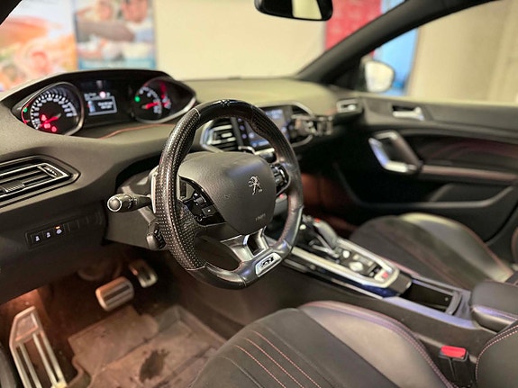 Peugeot 308 SW 12 of 17