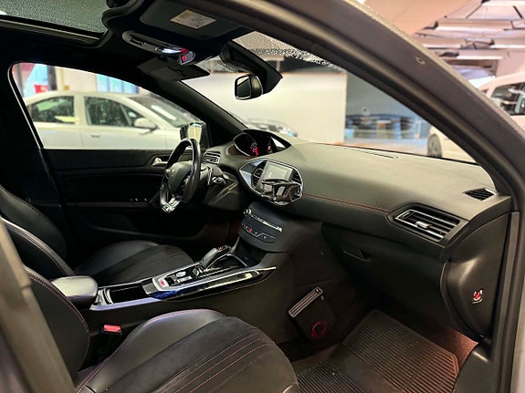 Peugeot 308 SW 17 of 17