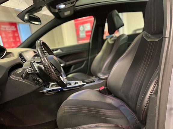 Peugeot 308 SW 13 of 17