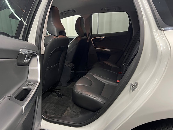 Volvo XC60 8 of 30
