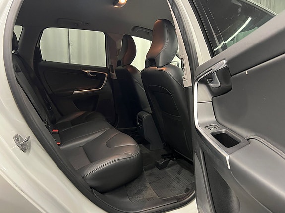 Volvo XC60 25 of 30