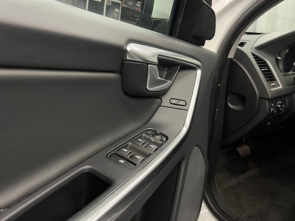Volvo XC60 11 of 30