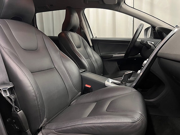 Volvo XC60 23 of 30