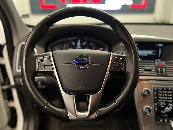 Volvo XC60 9 of 30