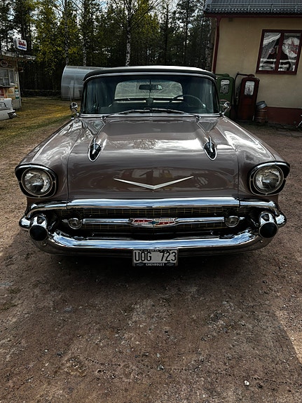 Chevrolet Bel Air 4 of 5