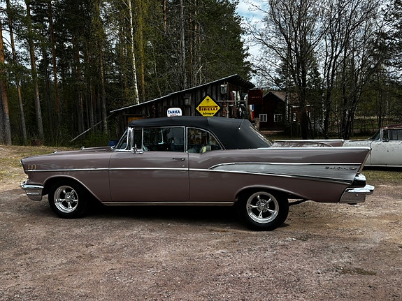 Chevrolet Bel Air 2 of 5