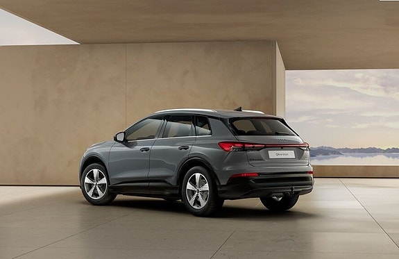 Audi Q4 e-tron 3 of 5