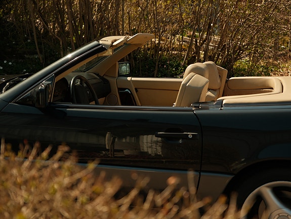Mercedes-Benz 500 SL 4 of 8