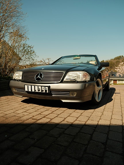 Mercedes-Benz 500 SL 3 of 8