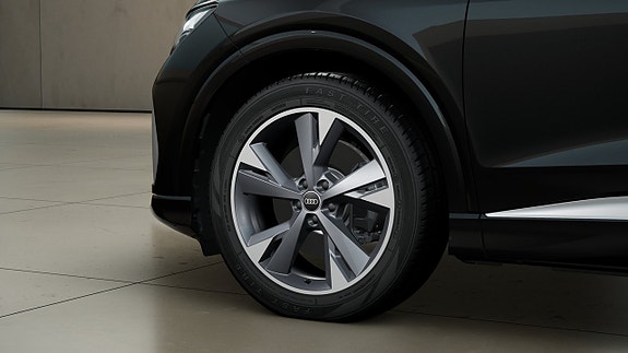 Audi Q4 e-tron 6 of 12