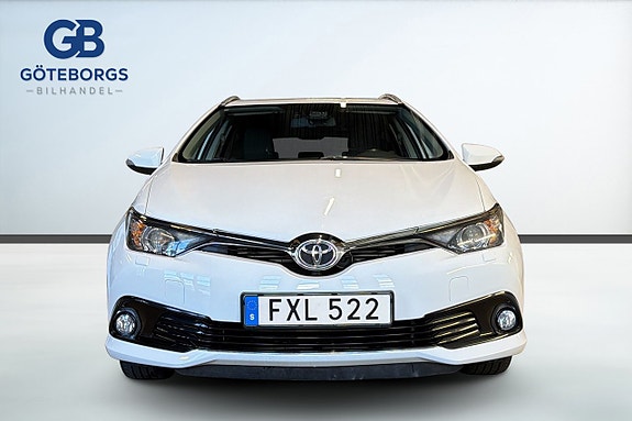 Toyota Auris 7 of 17