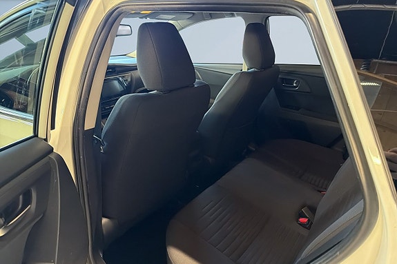 Toyota Auris 15 of 17