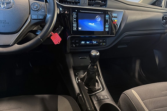 Toyota Auris 13 of 17