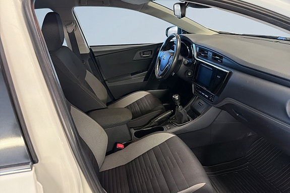 Toyota Auris 16 of 17