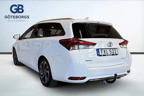 Toyota Auris 4 of 5