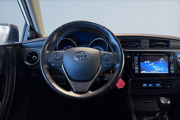 Toyota Auris 12 of 17