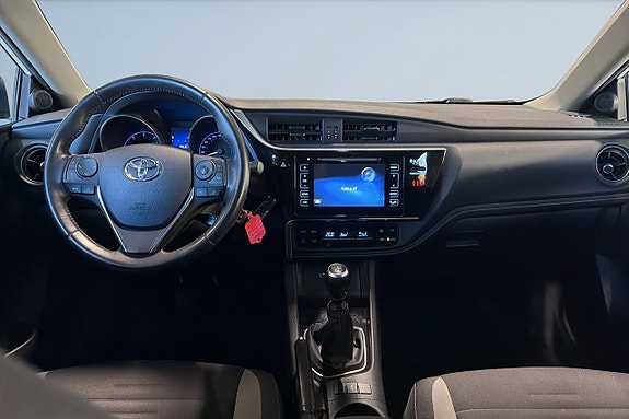 Toyota Auris 11 of 17