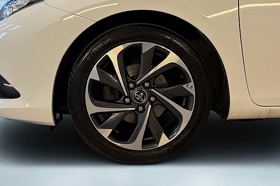 Toyota Auris 9 of 17