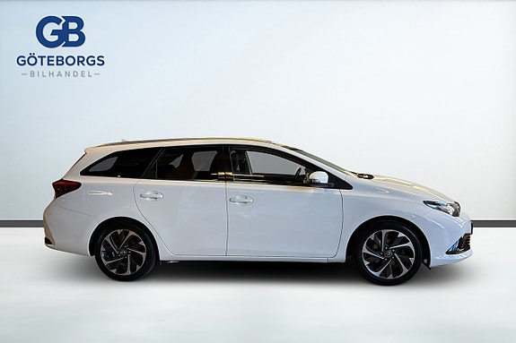 Toyota Auris 3 of 5