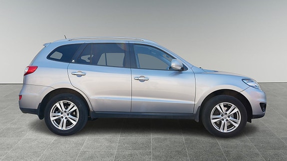 Hyundai Santa Fe 3 of 15
